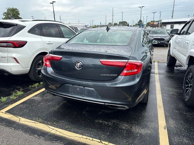 Buick LaCrosse Vehicle Full-screen Gallery Image 08
