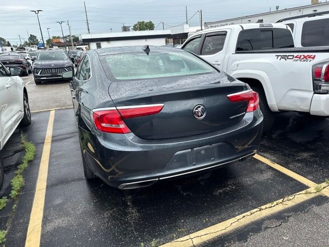 Buick LaCrosse Vehicle Full-screen Gallery Image 10