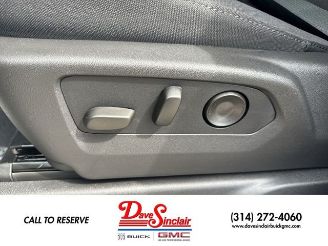 GMC Sierra 1500 Vehicle Full-screen Gallery Image 12