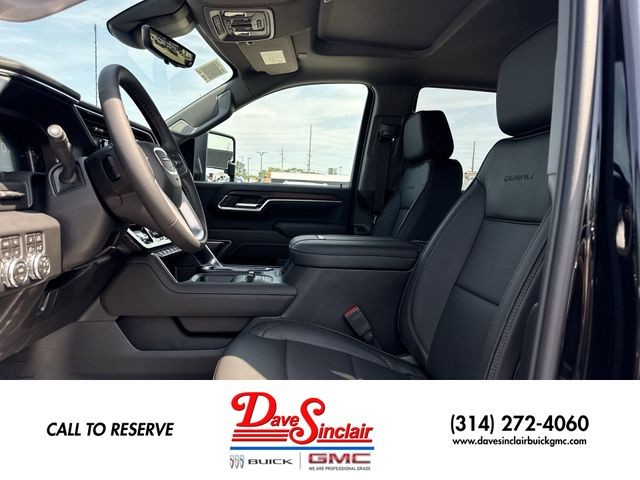 GMC Sierra 2500HD Vehicle Full-screen Gallery Image 11