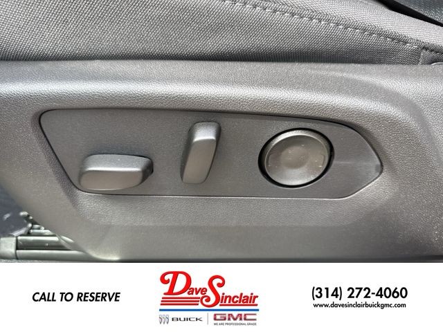 GMC Sierra 1500 Vehicle Full-screen Gallery Image 12