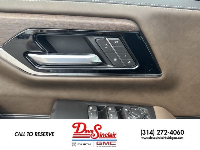 GMC Yukon Vehicle Full-screen Gallery Image 13