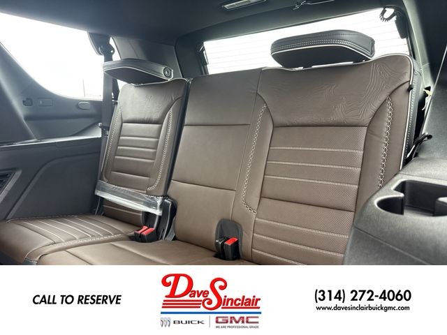 GMC Yukon Vehicle Full-screen Gallery Image 24