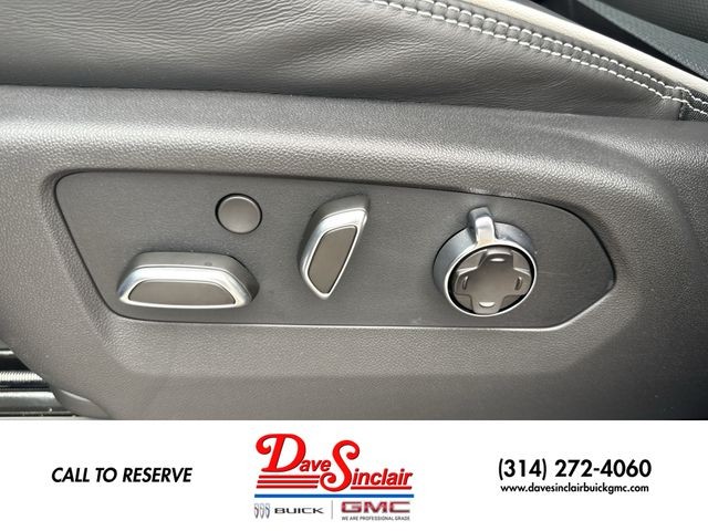 GMC Yukon XL Vehicle Full-screen Gallery Image 12