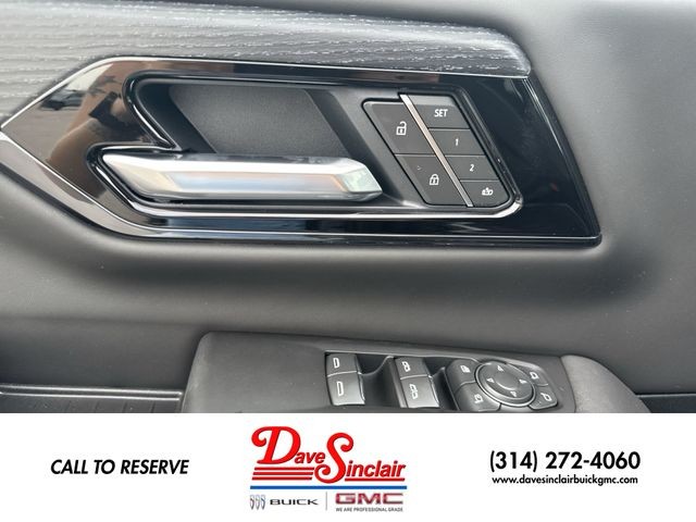 GMC Yukon XL Vehicle Full-screen Gallery Image 13