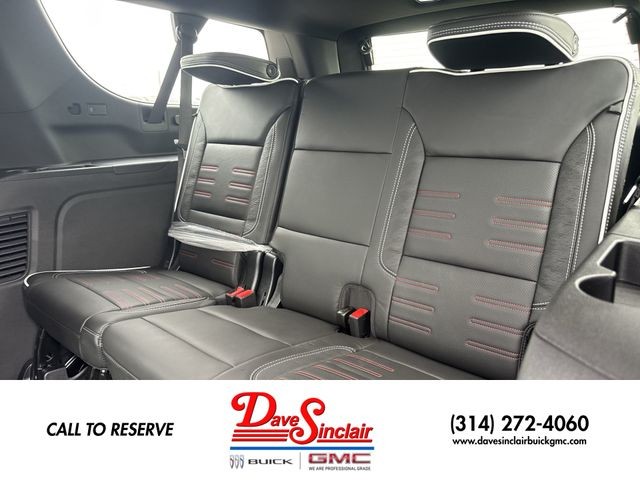 GMC Yukon XL Vehicle Full-screen Gallery Image 24