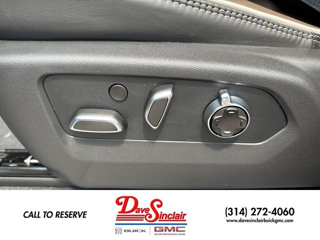 GMC Yukon Vehicle Full-screen Gallery Image 12