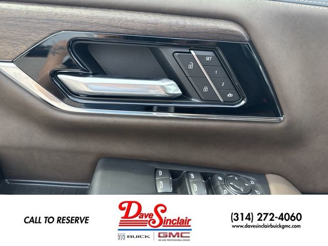 GMC Yukon Vehicle Full-screen Gallery Image 13