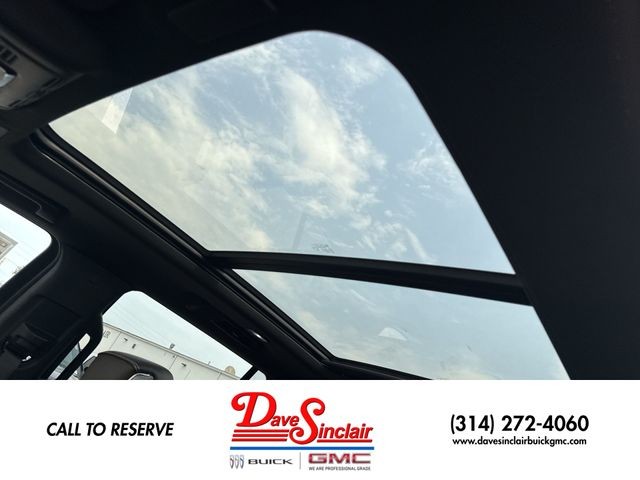 GMC Yukon Vehicle Full-screen Gallery Image 22
