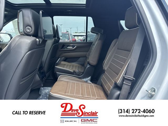 GMC Yukon Vehicle Full-screen Gallery Image 23