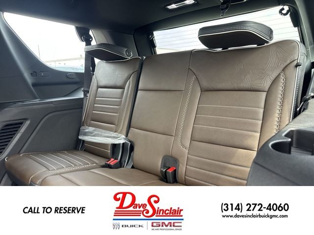 GMC Yukon Vehicle Full-screen Gallery Image 24