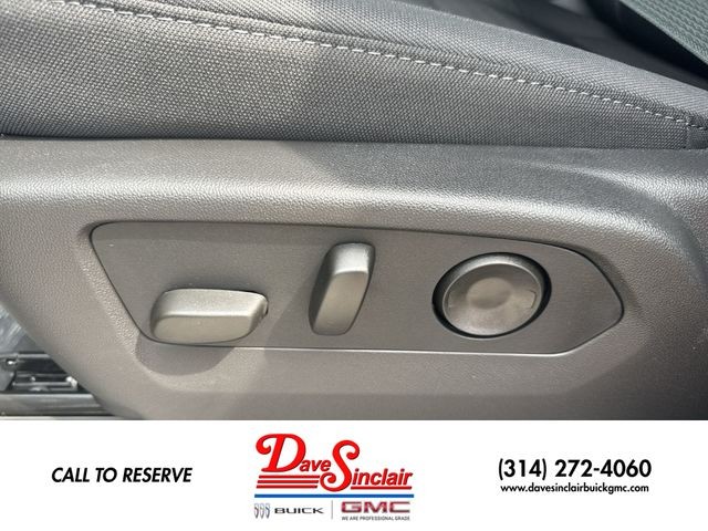 GMC Sierra 1500 Vehicle Full-screen Gallery Image 12