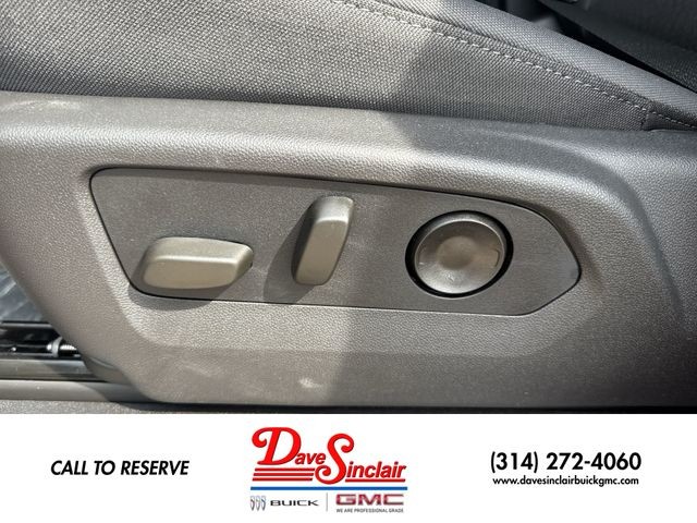 GMC Sierra 1500 Vehicle Full-screen Gallery Image 12