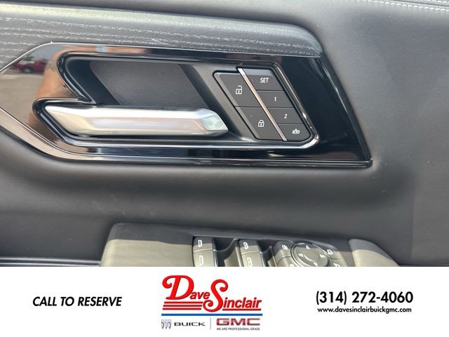 GMC Yukon XL Vehicle Full-screen Gallery Image 13