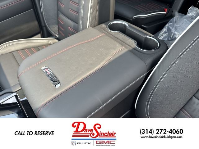 GMC Yukon XL Vehicle Full-screen Gallery Image 21