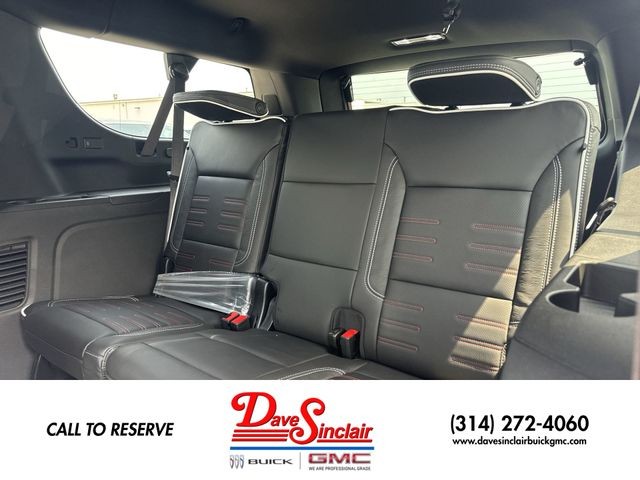 GMC Yukon XL Vehicle Full-screen Gallery Image 24