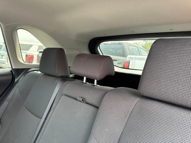 Toyota RAV4 Vehicle Full-screen Gallery Image 06