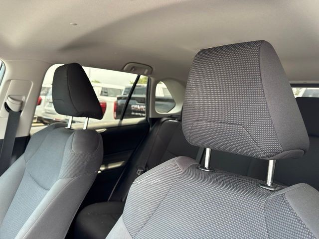 Toyota RAV4 Vehicle Full-screen Gallery Image 07
