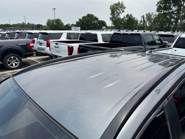 Toyota RAV4 Vehicle Full-screen Gallery Image 11