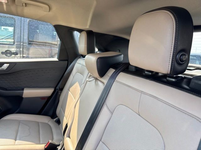 Ford Escape Vehicle Full-screen Gallery Image 09