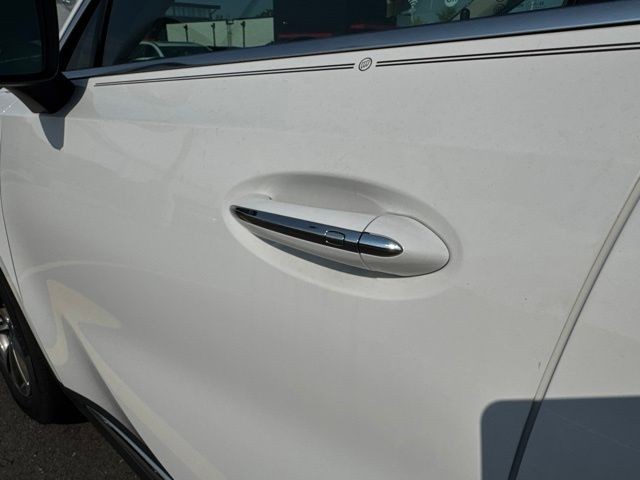 Buick Envision Vehicle Full-screen Gallery Image 13