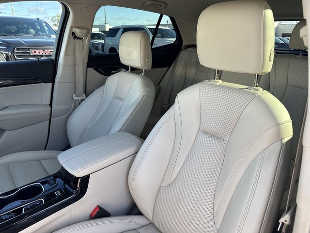 Buick Envision Vehicle Full-screen Gallery Image 23