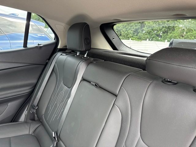 Buick Encore GX Vehicle Full-screen Gallery Image 11