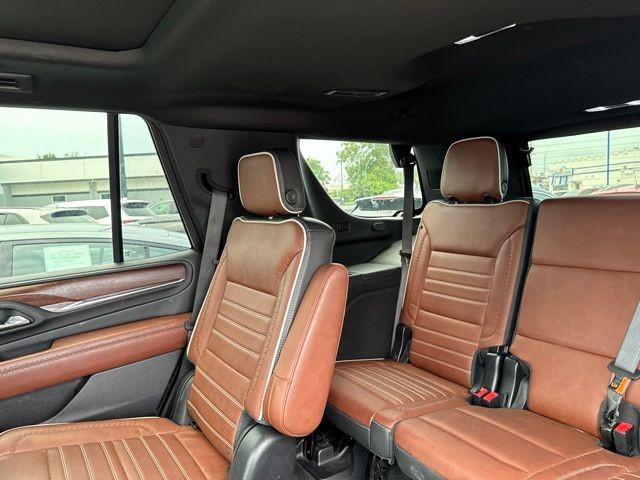 GMC Yukon Vehicle Full-screen Gallery Image 09