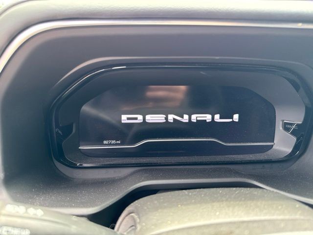 GMC Yukon Vehicle Full-screen Gallery Image 11