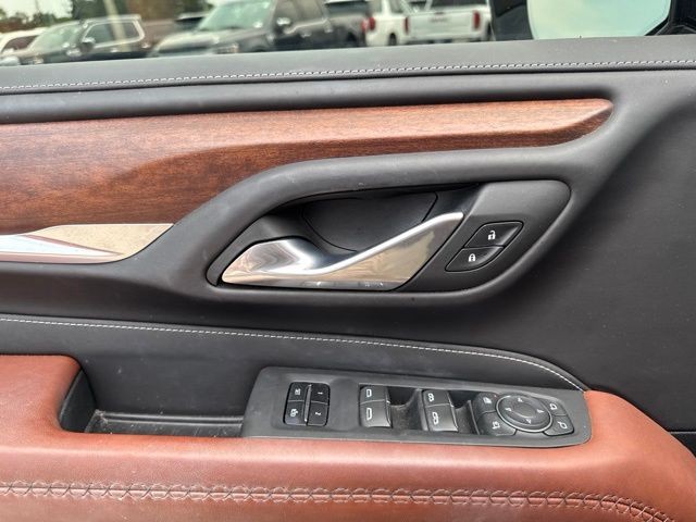 GMC Yukon Vehicle Full-screen Gallery Image 13