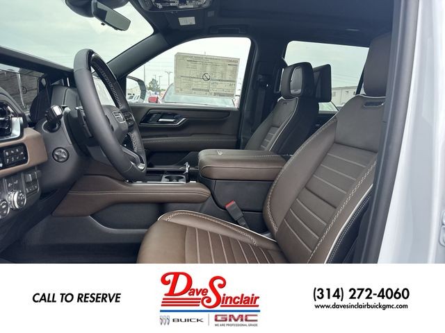 GMC Yukon Vehicle Full-screen Gallery Image 11
