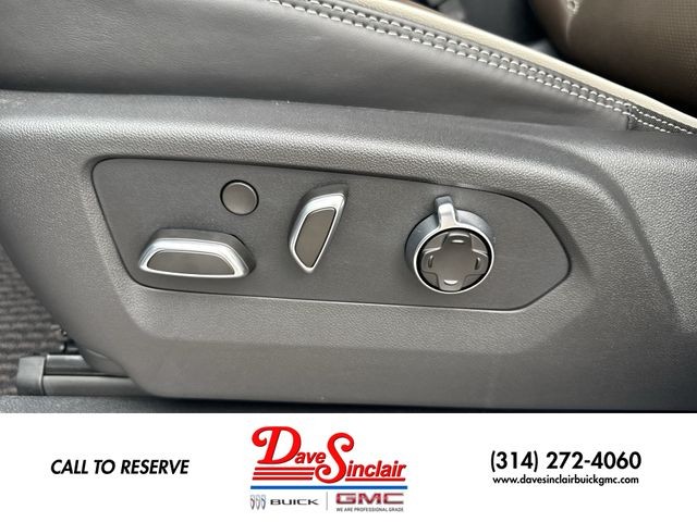 GMC Yukon Vehicle Full-screen Gallery Image 12
