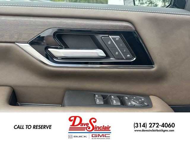 GMC Yukon Vehicle Full-screen Gallery Image 13
