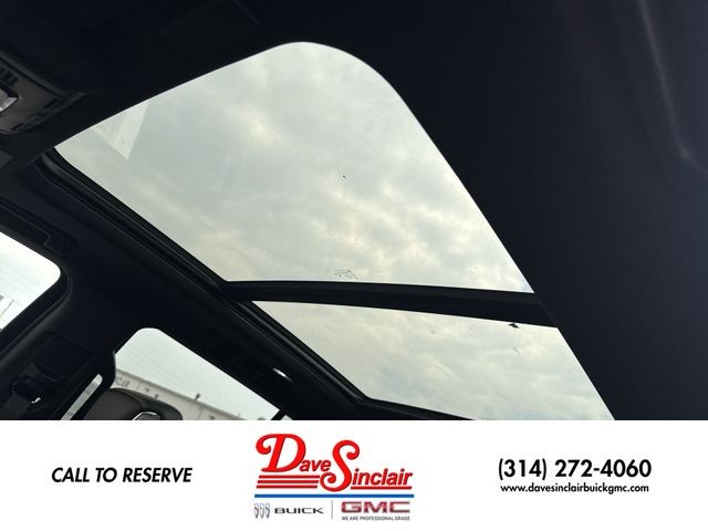 GMC Yukon Vehicle Full-screen Gallery Image 22
