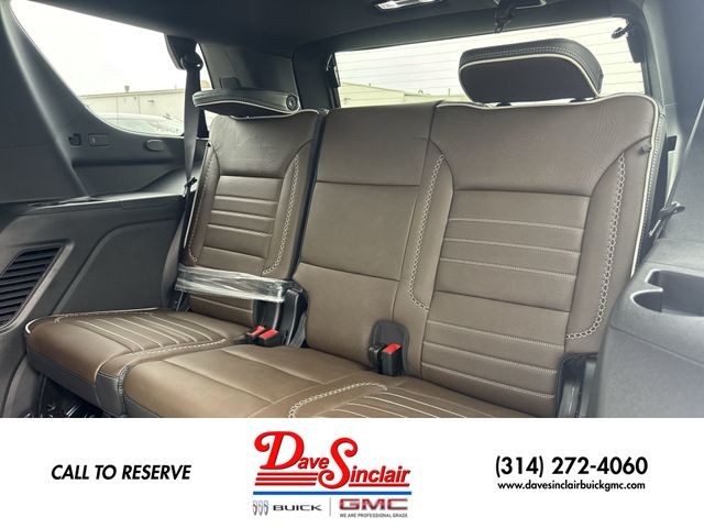 GMC Yukon Vehicle Full-screen Gallery Image 24