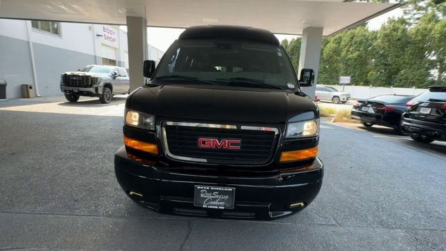 GMC Savana Cargo Van Vehicle Full-screen Gallery Image 03