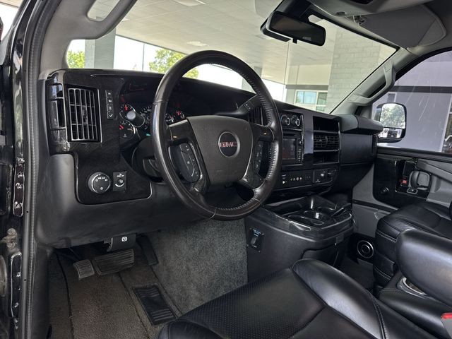 GMC Savana Cargo Van Vehicle Full-screen Gallery Image 13