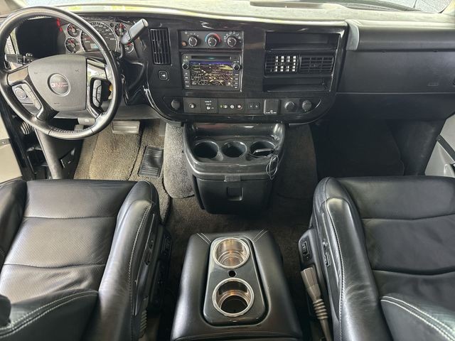 GMC Savana Cargo Van Vehicle Full-screen Gallery Image 25
