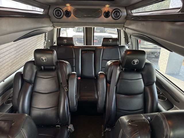 GMC Savana Cargo Van Vehicle Full-screen Gallery Image 32