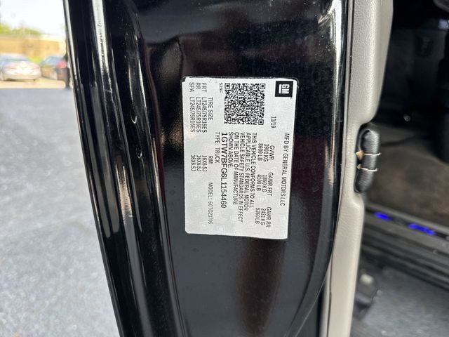 GMC Savana Cargo Van Vehicle Full-screen Gallery Image 39