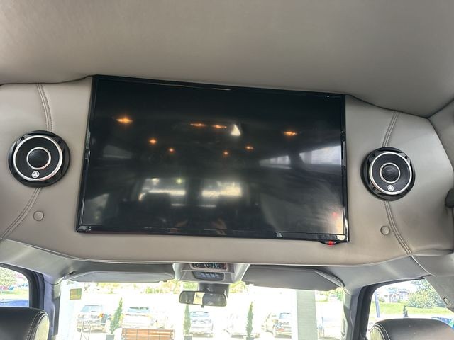 GMC Savana Cargo Van Vehicle Full-screen Gallery Image 40