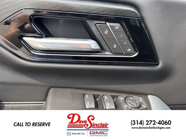 GMC Yukon XL Vehicle Full-screen Gallery Image 13