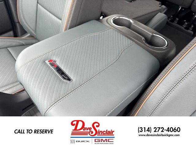 GMC Yukon XL Vehicle Full-screen Gallery Image 21