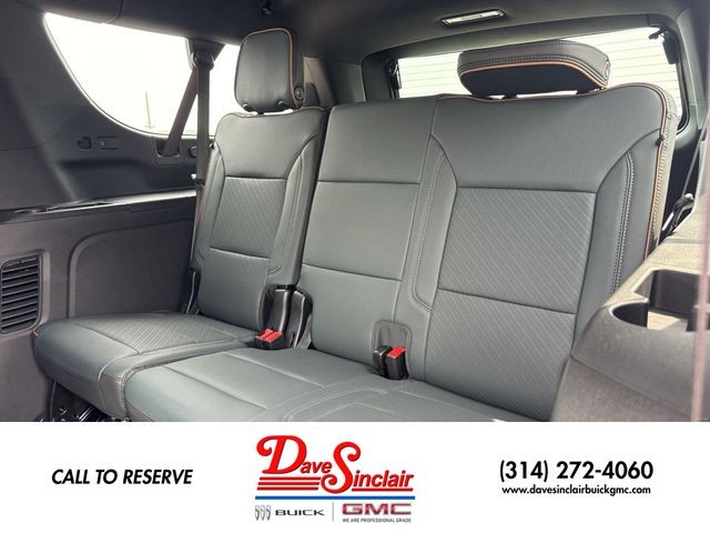 GMC Yukon XL Vehicle Full-screen Gallery Image 24