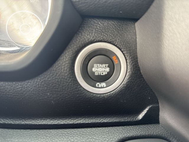 Ram 1500 Vehicle Full-screen Gallery Image 21