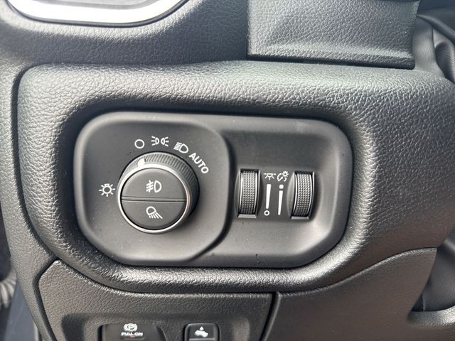 Ram 1500 Vehicle Full-screen Gallery Image 22
