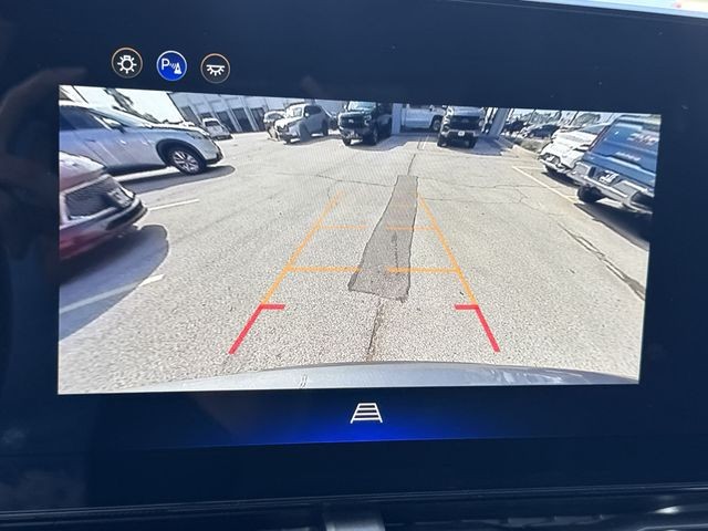 Chevrolet Equinox Vehicle Full-screen Gallery Image 19