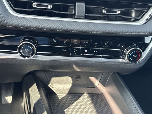 Chevrolet Equinox Vehicle Full-screen Gallery Image 22