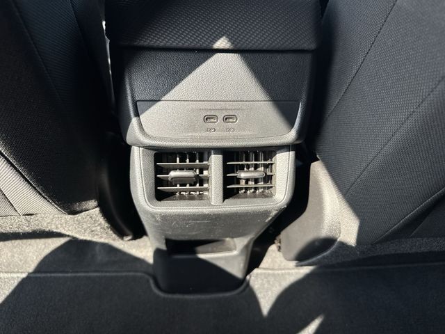 Chevrolet Equinox Vehicle Full-screen Gallery Image 25