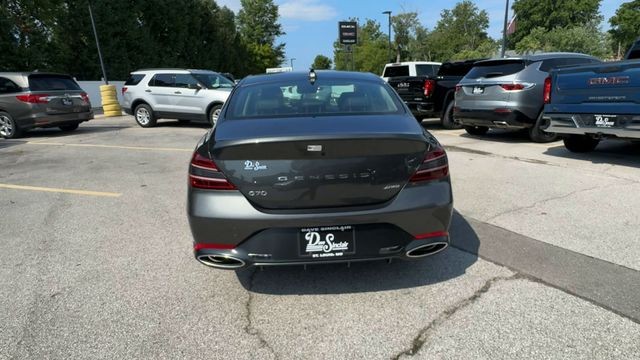 Genesis G70 Vehicle Full-screen Gallery Image 09